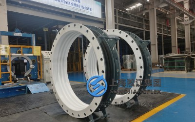 Corrugated compensator with a tetrafluoroethylene (PTFE) lining