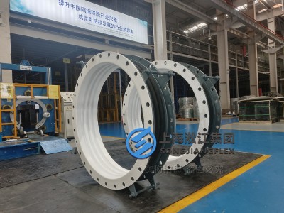 Corrugated compensator with a tetrafluoroethylene (PTFE) lining